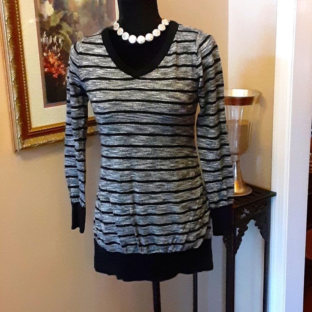 Liz Lange Maternity black white stripe vneck shirred tunic long sleeves XS EUC …